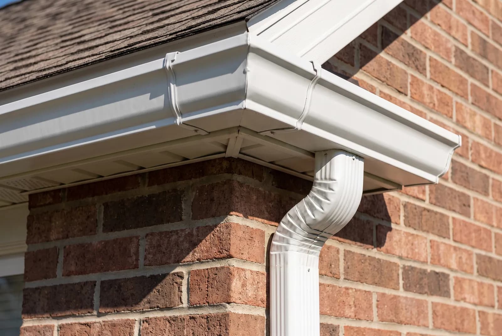 K-style gutter corner section showing the ogee front profile