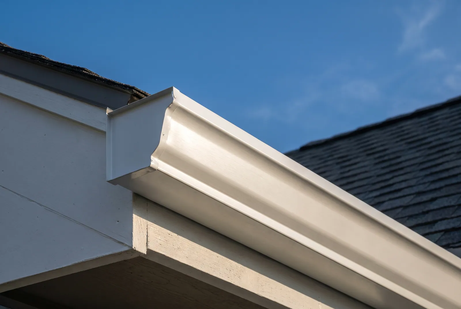 K-style aluminium gutter outlet fitting, the profile seamless gutters are formed in